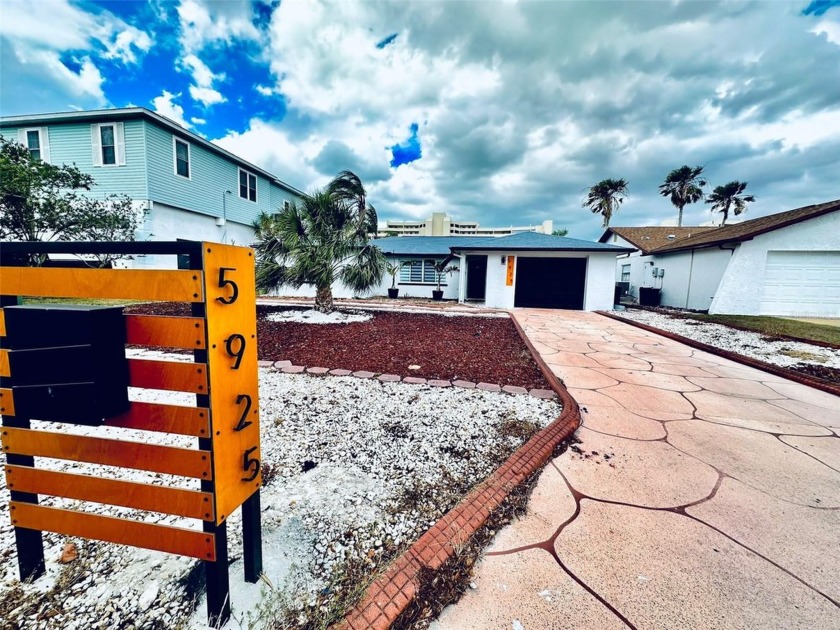 WOW! Its all about location! GREAT SPOT FOR BIG BOATS!! 40ft - Beach Home for sale in Hudson, Florida on Beachhouse.com