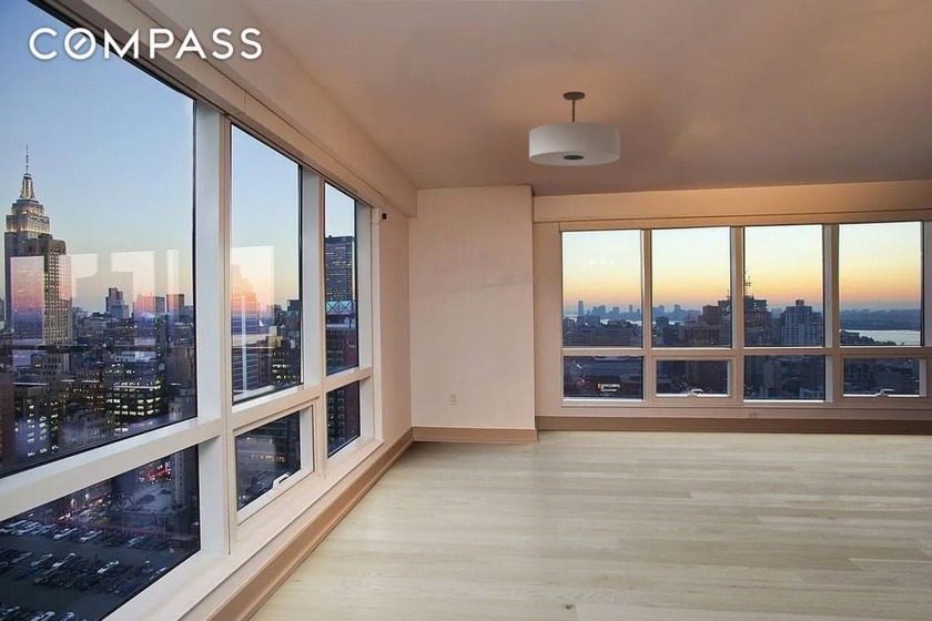 Sprawling 1350 square feet of views that capture everything that - Beach Condo for sale in New York, New York on Beachhouse.com