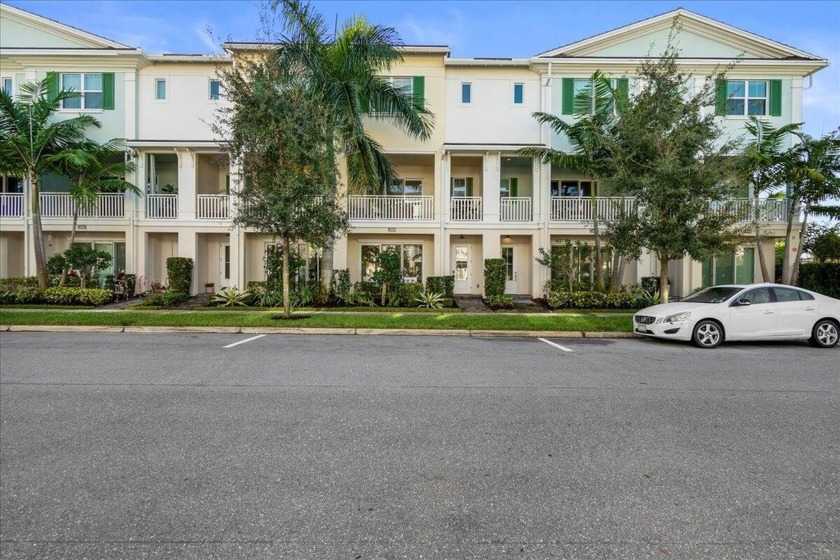 Discover coastal elegance in this stunning 3-bedroom townhome! - Beach Townhome/Townhouse for sale in Palm Beach Gardens, Florida on Beachhouse.com