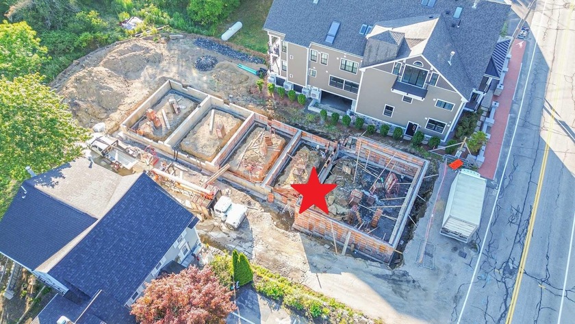 INTRODUCING CARRIAGE LANDINGaEUR*York Village's newest luxury - Beach Condo for sale in York, Maine on Beachhouse.com