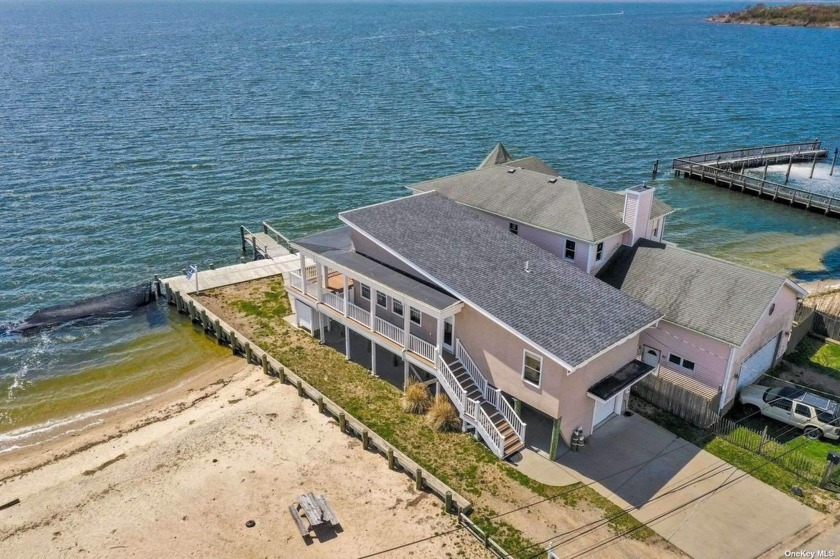 Exquisite Bayfront Chalet with Spectacular Panoramic Views - Beach Home for sale in Lindenhurst, New York on Beachhouse.com