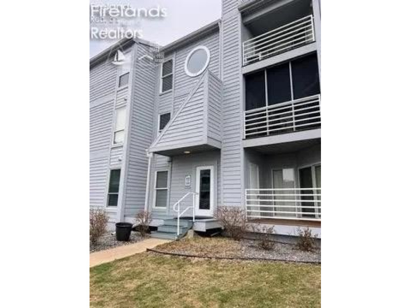 Your Lake Erie Condo awaits! Located in the highly sought after - Beach Condo for sale in Port Clinton, Ohio on Beachhouse.com