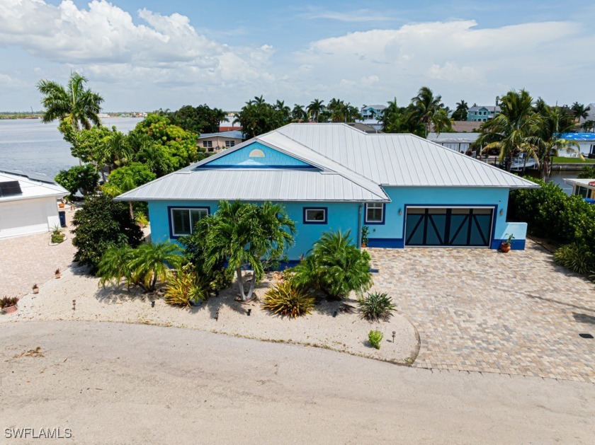 DIRECT GULF ACCESS!!! Breathtaking view of the channel, see all - Beach Home for sale in Matlacha, Florida on Beachhouse.com