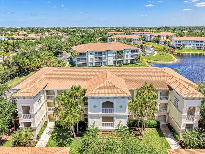Appealing two bedroom, plus den, two bath, first floor, end-unit - Beach Condo for sale in Venice, Florida on Beachhouse.com