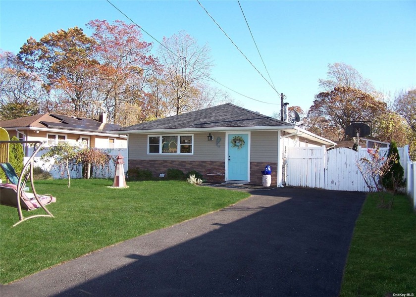 Beautiful 4 bedroom 2 bath ranch located just 6 minutes from - Beach Home for sale in Shirley, New York on Beachhouse.com
