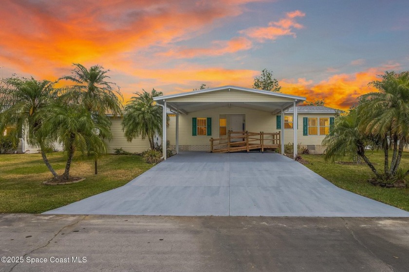 Live where you Own the Land and HOA dues are low.This 3/2 home - Beach Home for sale in Cocoa, Florida on Beachhouse.com