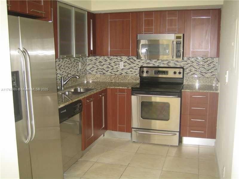 Beautiful unit with spacious split 2 bedrooms and 2 bathrooms - Beach Condo for sale in Aventura, Florida on Beachhouse.com
