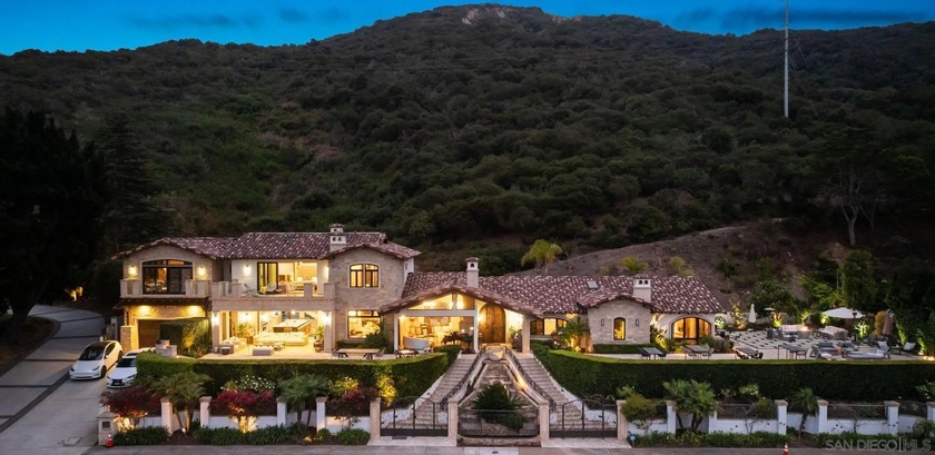 FURNISHED MIDTERM & LONG-TERM RENTAL - Elegant La Jolla Villa w/ - Beach Home for sale in La Jolla, California on Beachhouse.com