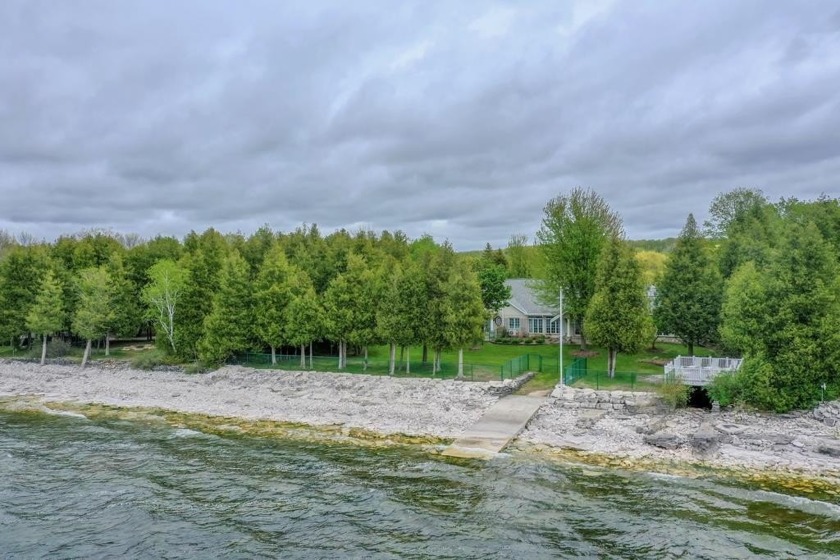 Custom-built by Van's Custom Builders (1992), this stately home - Beach Home for sale in Sturgeon Bay, Wisconsin on Beachhouse.com
