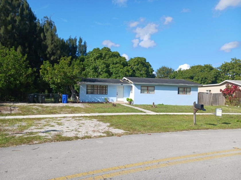 excellent opportunity to own mostly renovated home close to - Beach Home for sale in Fort Lauderdale, Florida on Beachhouse.com