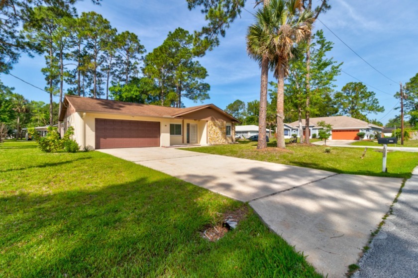 This beautiful 3 bedroom, 2 bath concrete block home sits on an - Beach Home for sale in Palm Coast, Florida on Beachhouse.com