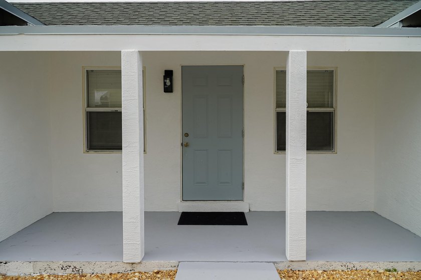 WELCOME TO A GREAT SINGLE FAMILY HOME WITH 2 BEDROOMS AND 1 BATH - Beach Home for sale in Riviera Beach, Florida on Beachhouse.com
