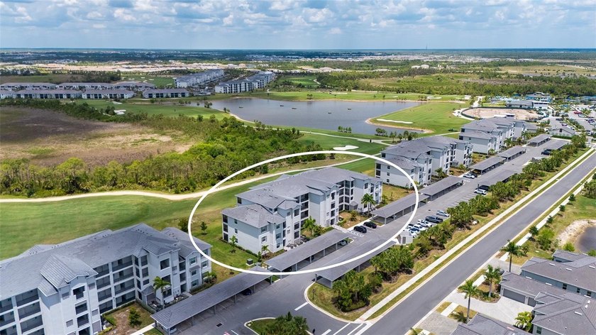 DEEDED GOLF MEMBERSHIP INCLUDED! Experience resort-style living - Beach Condo for sale in Venice, Florida on Beachhouse.com