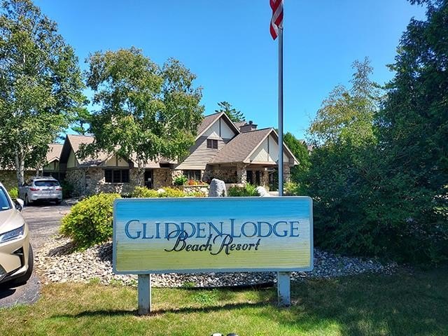 600' of sand beach on Lake Michigan. Fully furnished open floor - Beach Condo for sale in Sturgeon Bay, Wisconsin on Beachhouse.com