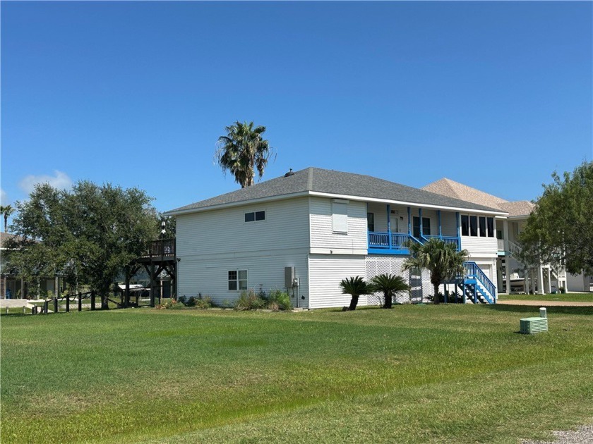 CANAL FRONT BEAUTY! THIS AMAZING HOME FEATURES DOWNSTAIRS LIVING - Beach Home for sale in Rockport, Texas on Beachhouse.com