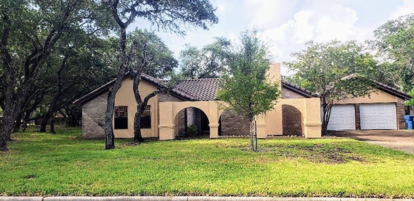 Beautiful off-fairway home in the desirable Rockport Country - Beach Home for sale in Rockport, Texas on Beachhouse.com