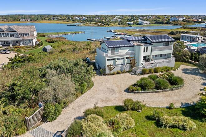 This one-of-a-kind 4 bedroom, 4 bath beach house, on a quiet - Beach Home for sale in Quogue, New York on Beachhouse.com