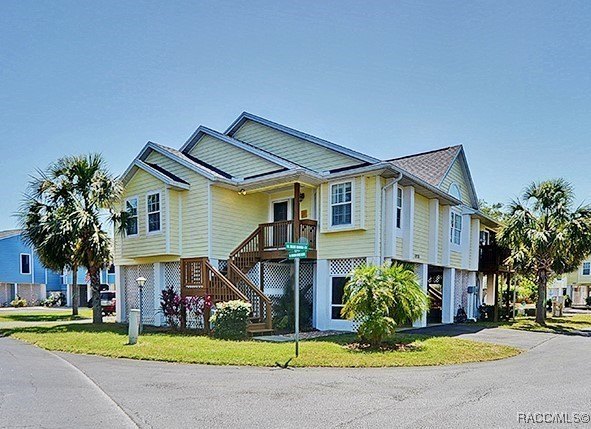 Live the Florida lifestyle in this beautifully maintained - Beach Condo for sale in Crystal River, Florida on Beachhouse.com