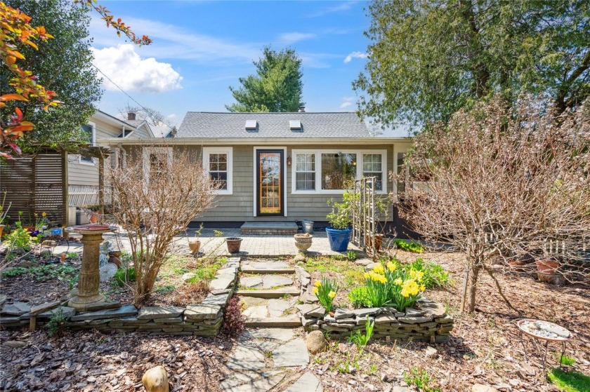 Welcome to this charming retreat in Sea Cliff!
This delightful - Beach Home for sale in Sea Cliff, New York on Beachhouse.com