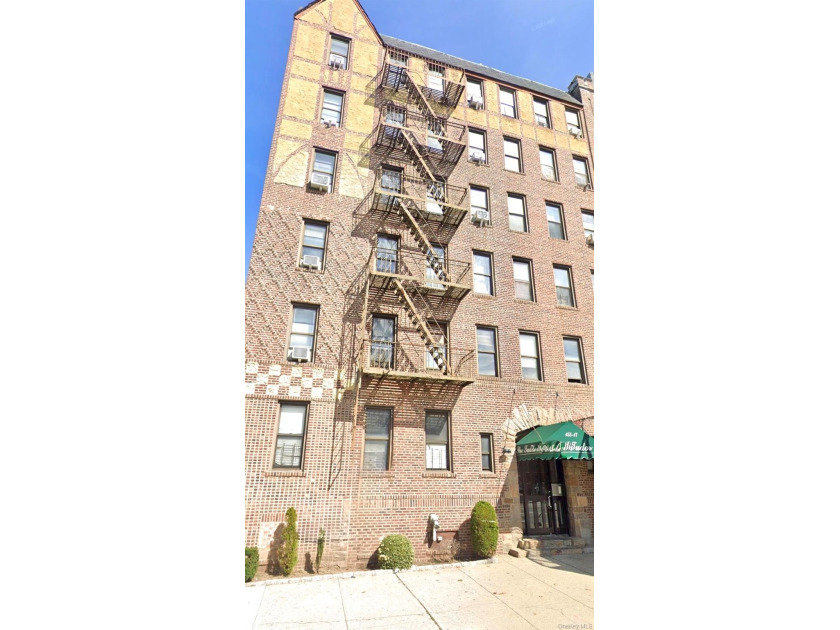 This beautiful one-bedroom, one bathroom CO-OP apartment is - Beach Home for sale in Flushing, New York on Beachhouse.com