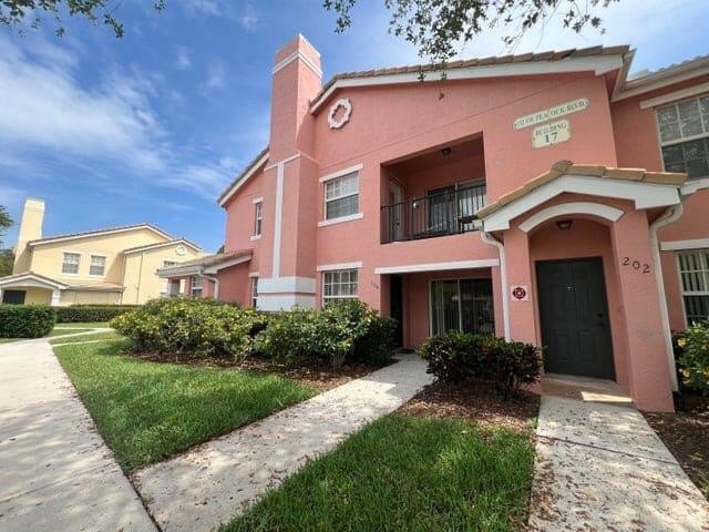 Move-in ready 2-bedroom, 2-bathroom condo in central St. Lucie - Beach Condo for sale in Port Saint Lucie, Florida on Beachhouse.com
