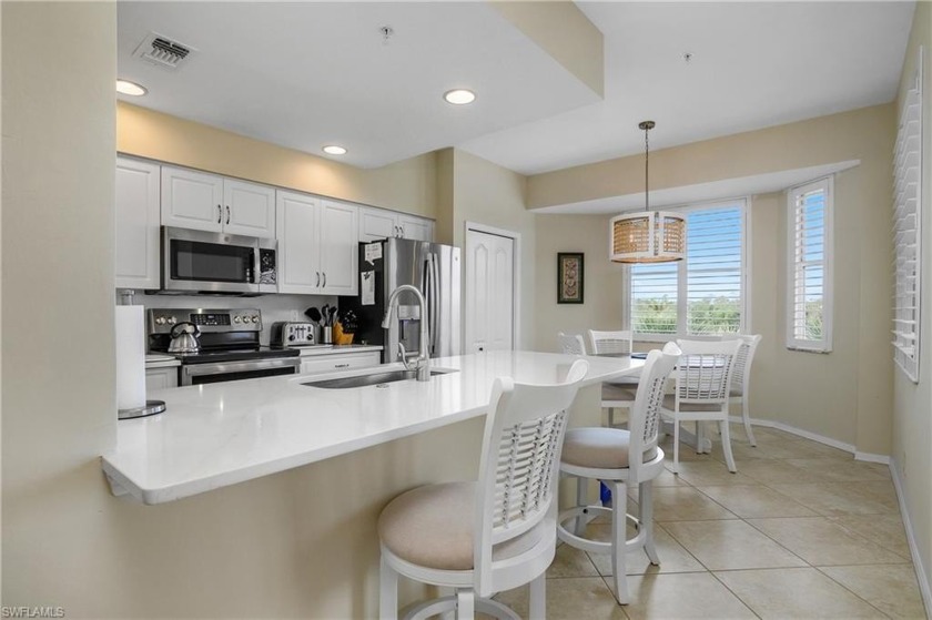 BUNDLED GOLF MEMBERSHIP INCLUDED and PRICED TO SELL! This - Beach Home for sale in Naples, Florida on Beachhouse.com