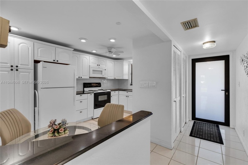 Excellent opportunity to live in the beautiful Palms Tower II - Beach Condo for sale in Deerfield Beach, Florida on Beachhouse.com