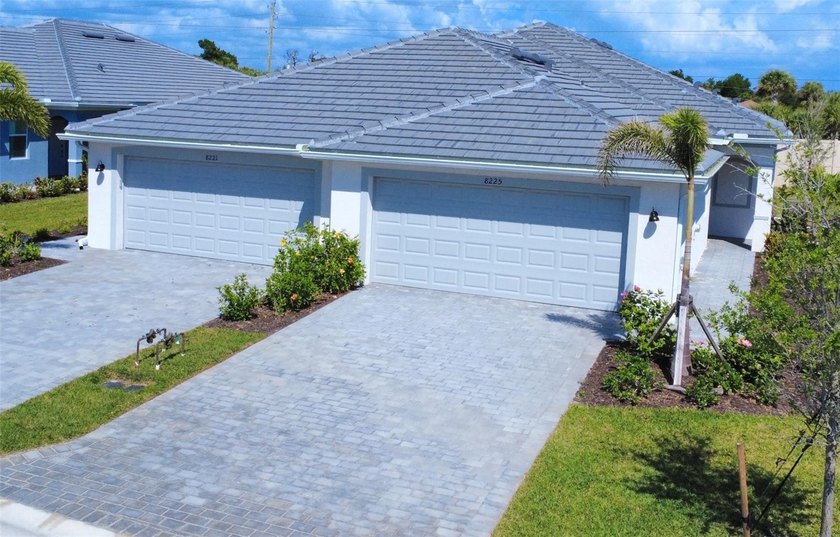 Enjoy coastal living in this like-new 2-bedroom, 2-bath villa - Beach Home for sale in Englewood, Florida on Beachhouse.com