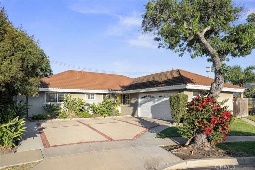 Located in the desirable Mesa del Mar neighborhood, discover - Beach Home for sale in Costa Mesa, California on Beachhouse.com