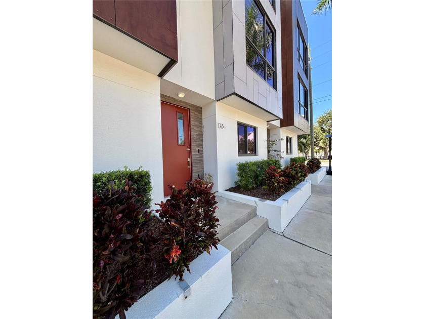 EXCELLENT LOCATION! Downtown St Pete!! EAST FACING Luxurious - Beach Townhome/Townhouse for sale in St. Petersburg, Florida on Beachhouse.com