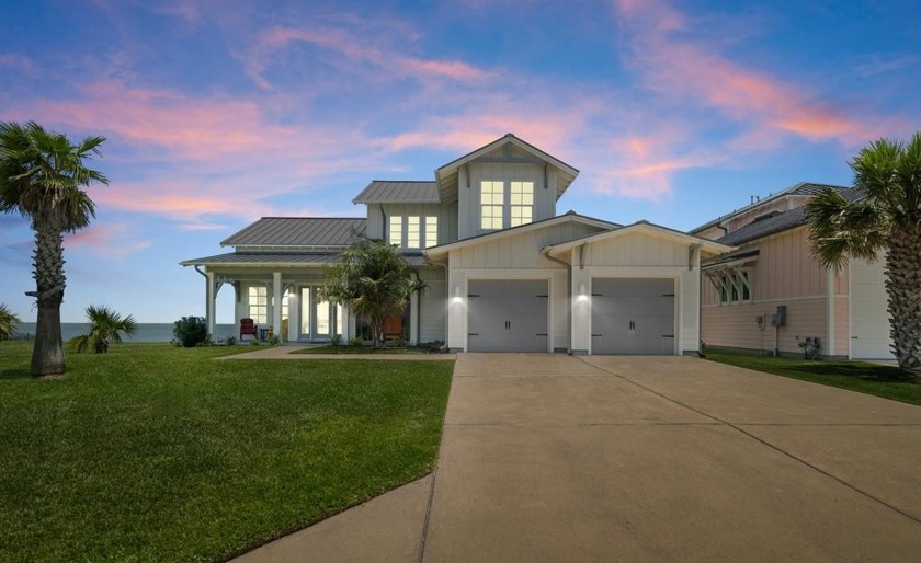 Welcome to your luxurious bayfront retreat in the exclusive - Beach Home for sale in Rockport, Texas on Beachhouse.com