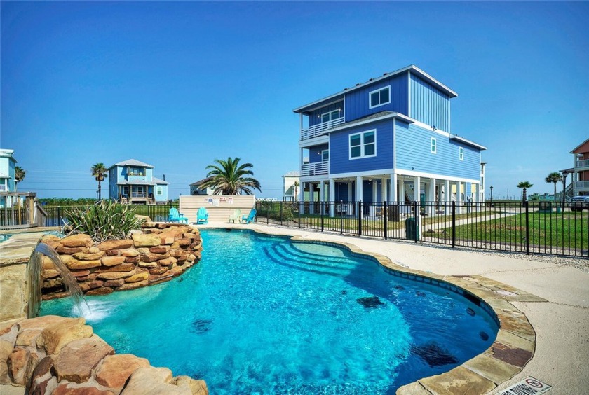 **PRICE IMPROVEMENT** STR allowed. This hidden gem, built by - Beach Home for sale in Port Aransas, Texas on Beachhouse.com