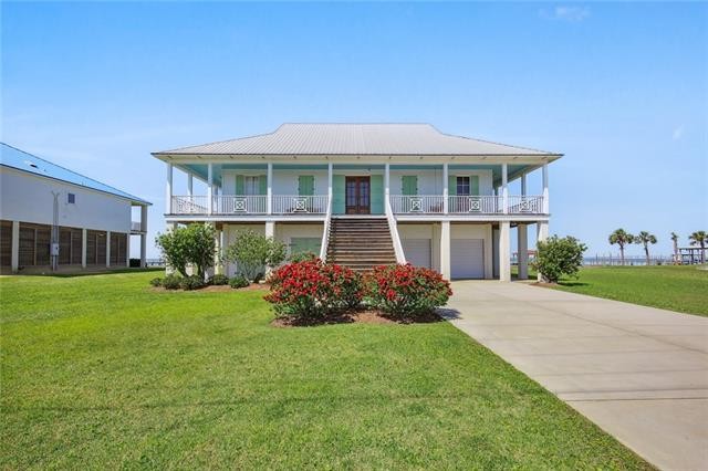 Beautiful lakefront home w/ all the bells & whistles: wraparound - Beach Home for sale in Slidell, Louisiana on Beachhouse.com