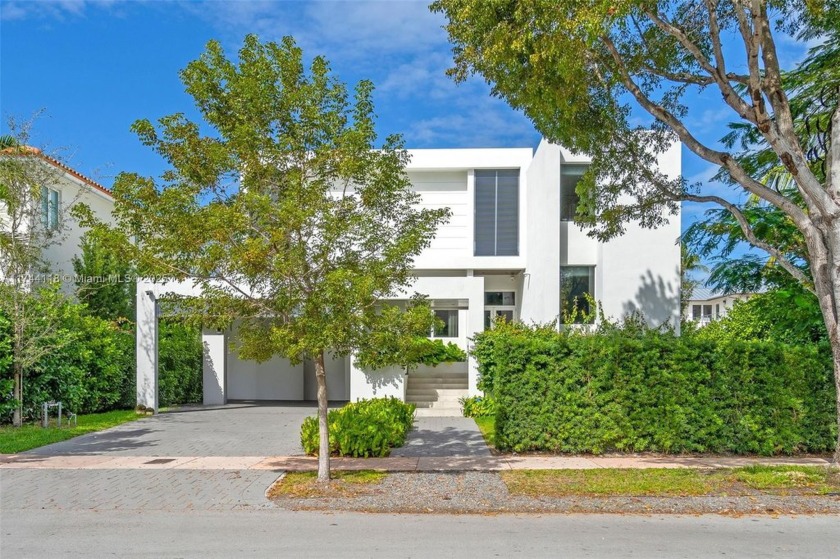 Spectacular fully upgraded home featuring exquisite millwork - Beach Home for sale in Key Biscayne, Florida on Beachhouse.com