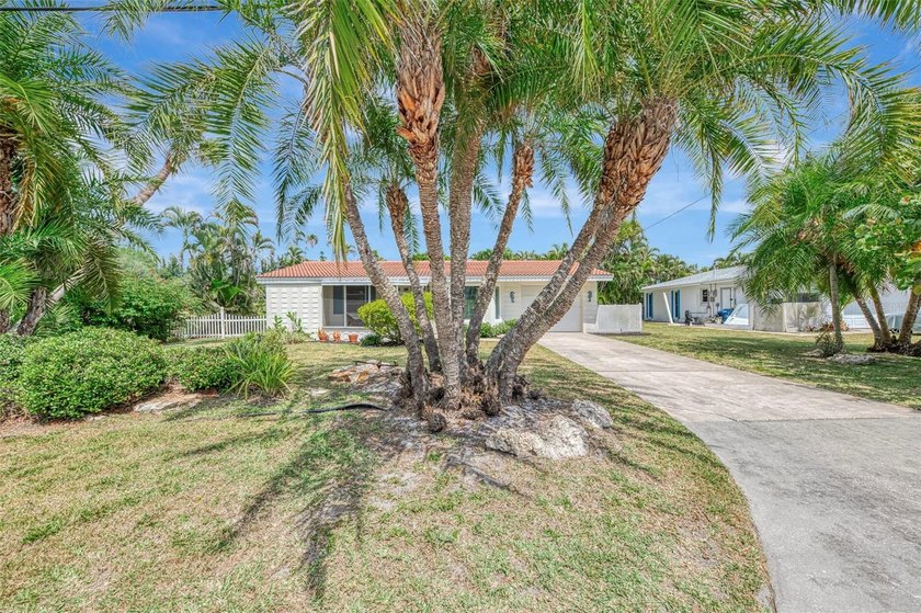 Under contract-accepting backup offers. This renovated 2-bedroom - Beach Home for sale in Nokomis, Florida on Beachhouse.com