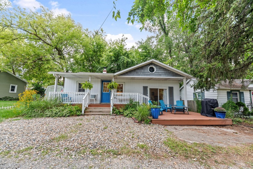 Adorable, affordable, turnkey cottage close to downtown New - Beach Home for sale in New Buffalo, Michigan on Beachhouse.com