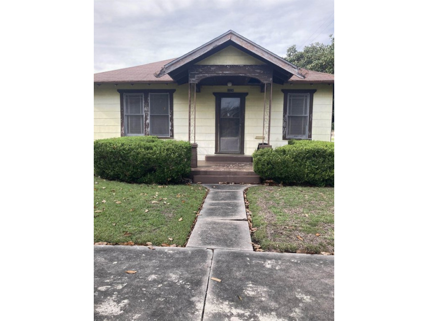 INVESTOR SPECIAL!! Property address is under 1847 10th St., Port - Beach Home for sale in Port Arthur, Texas on Beachhouse.com