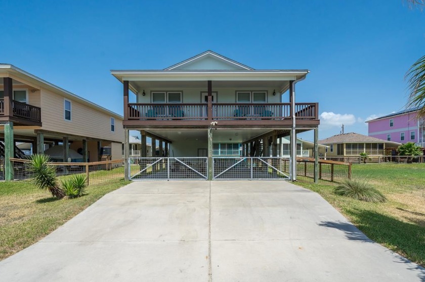 Discover your dream coastal retreat! This stunning 3 bedroom/2 - Beach Home for sale in Rockport, Texas on Beachhouse.com