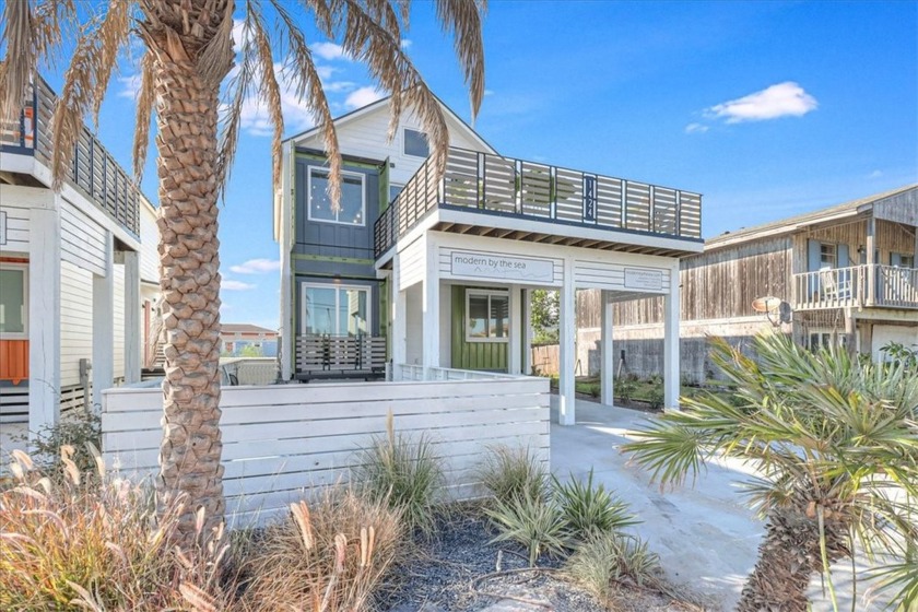 Modern by the Sea/Green. You've never seen an architecturally - Beach Home for sale in Port Aransas, Texas on Beachhouse.com