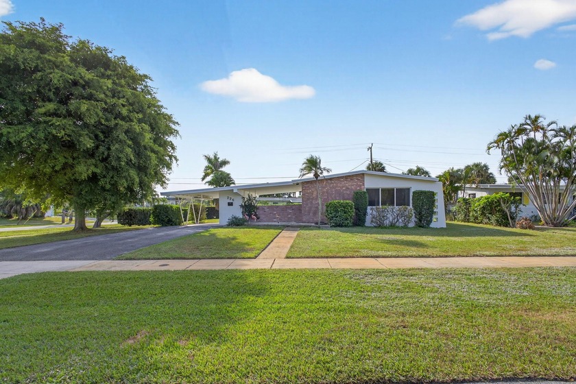 Welcome to this charming coastal  home in the heart of the - Beach Home for sale in North Palm Beach, Florida on Beachhouse.com