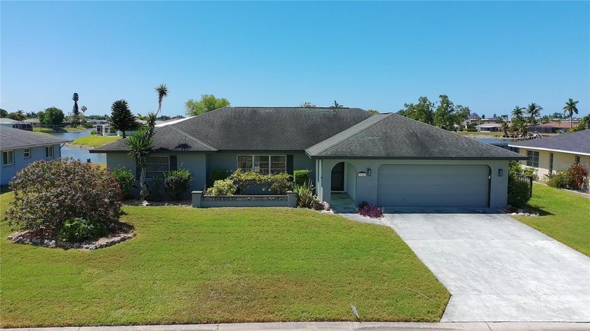 Come home to this light, bright, cozy split bedroom modern - Beach Home for sale in Venice, Florida on Beachhouse.com