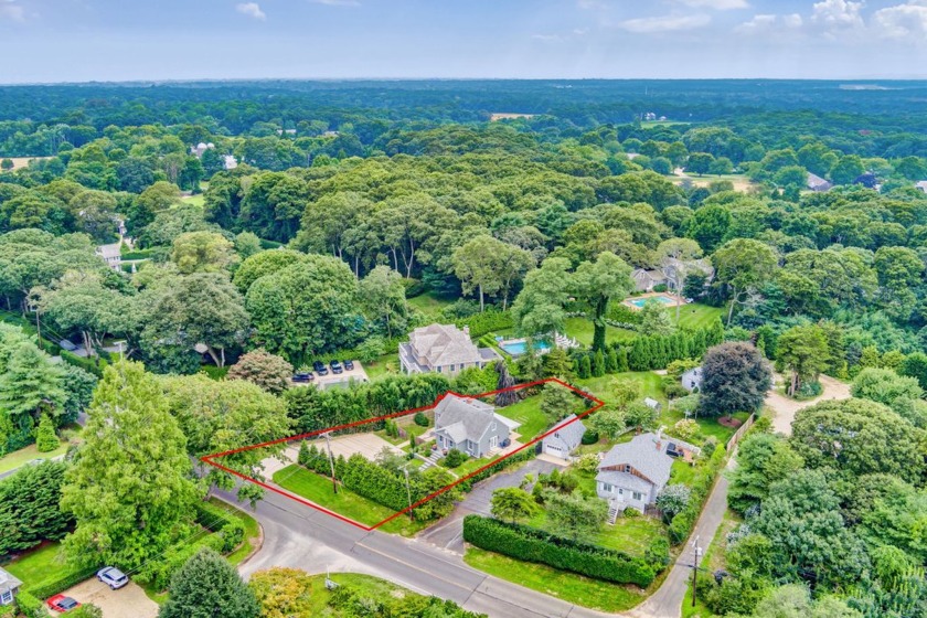 Welcome to Keepsake Cottage on Cove Hollow Road, a beloved - Beach Home for sale in East Hampton, New York on Beachhouse.com