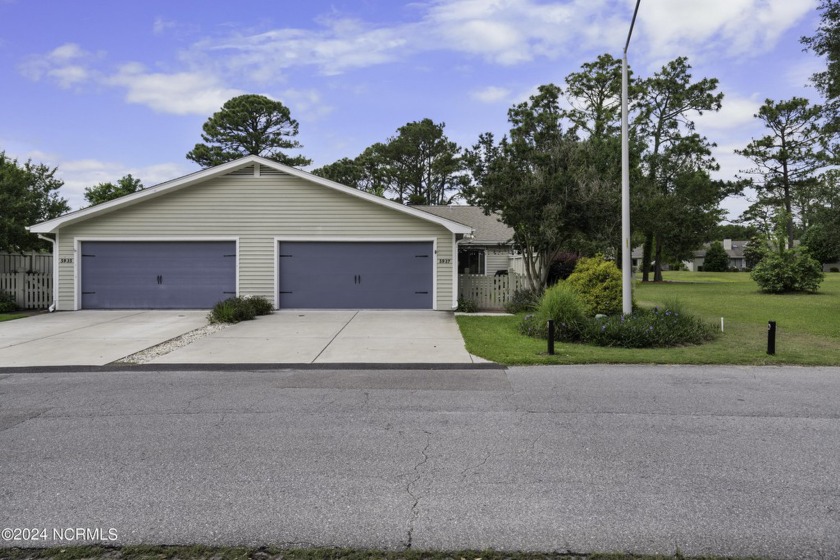 Located in the community of Inland Greens, this end unit villa - Beach Townhome/Townhouse for sale in Wilmington, North Carolina on Beachhouse.com