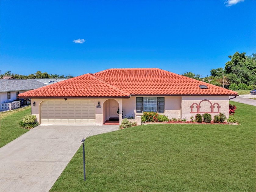 First time on the market! This original-owner custom home is - Beach Home for sale in Venice, Florida on Beachhouse.com