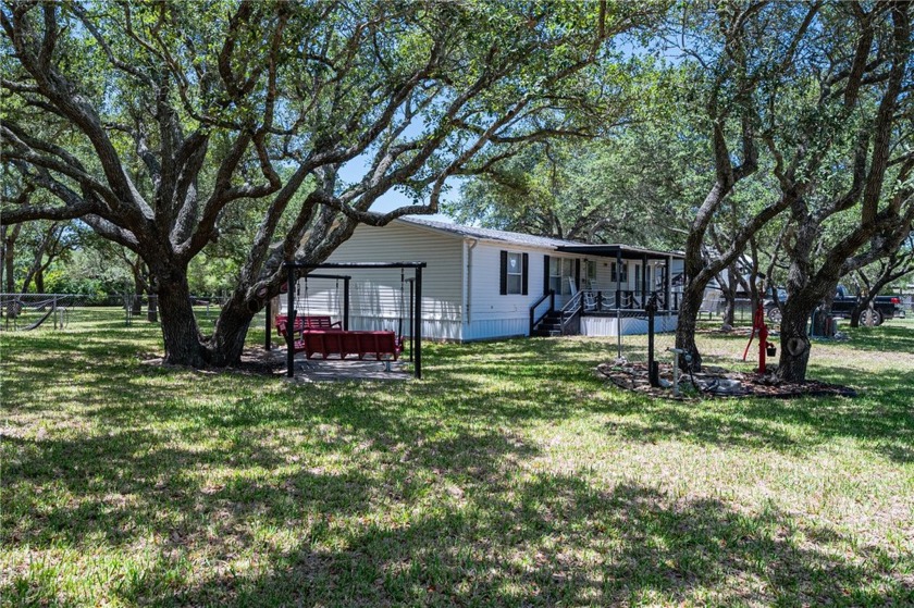 Welcome to your country living in Rockport! Nestled among mature - Beach Home for sale in Rockport, Texas on Beachhouse.com