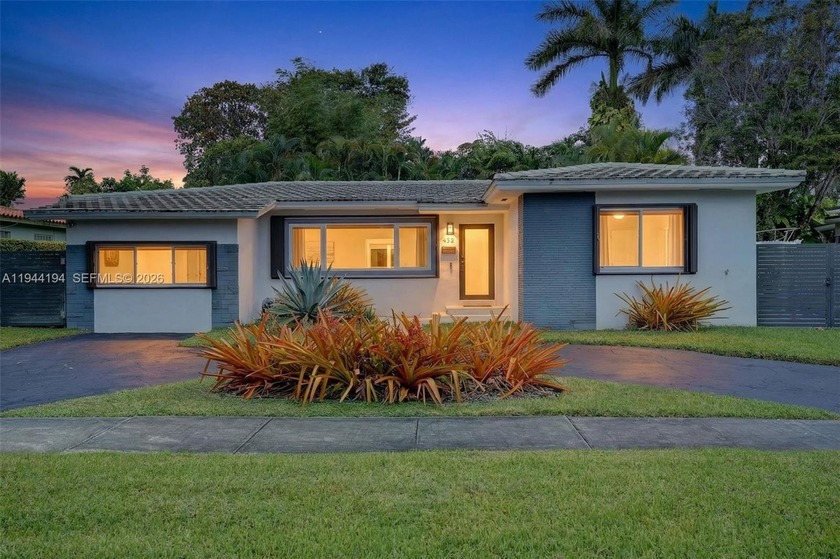 Beautiful mid century modern pool home offering 4 bedrooms and 3 - Beach Home for sale in Miami, Florida on Beachhouse.com