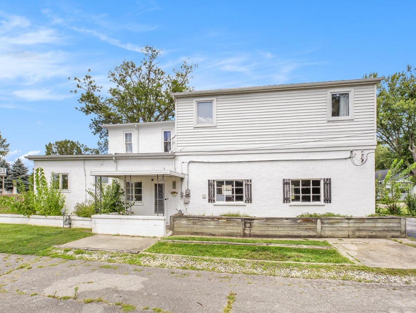 Beautiful and updated canal home located in this nice and quiet - Beach Home for sale in Luna Pier, Michigan on Beachhouse.com