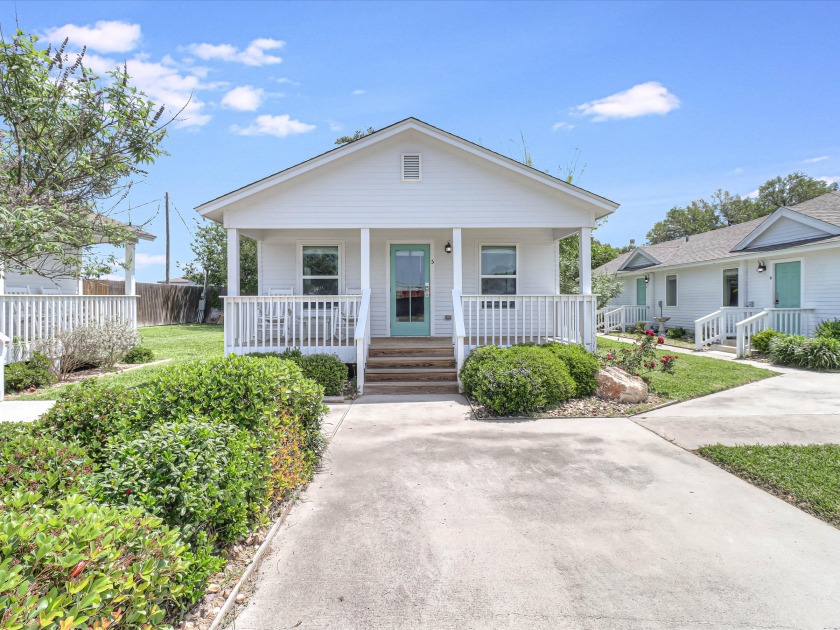 Located in town, walking distance to marina and festival grounds - Beach Vacation Rentals in Rockport, Texas on Beachhouse.com