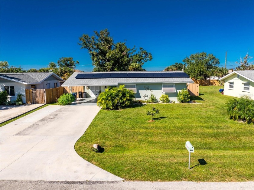Lovely and ENVIRONMENTALLY CLEAN home, located on a pleasant and - Beach Home for sale in Englewood, Florida on Beachhouse.com