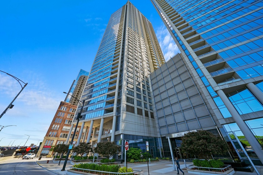 Experience Spectacular Lakefront Living at 600 N. Lake Shore - Beach Condo for sale in Chicago, Illinois on Beachhouse.com